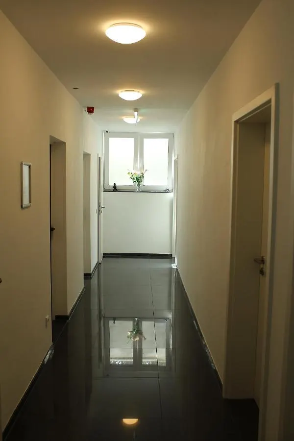 Hotel Lovely Studio Cologne West - Neues Momomotel